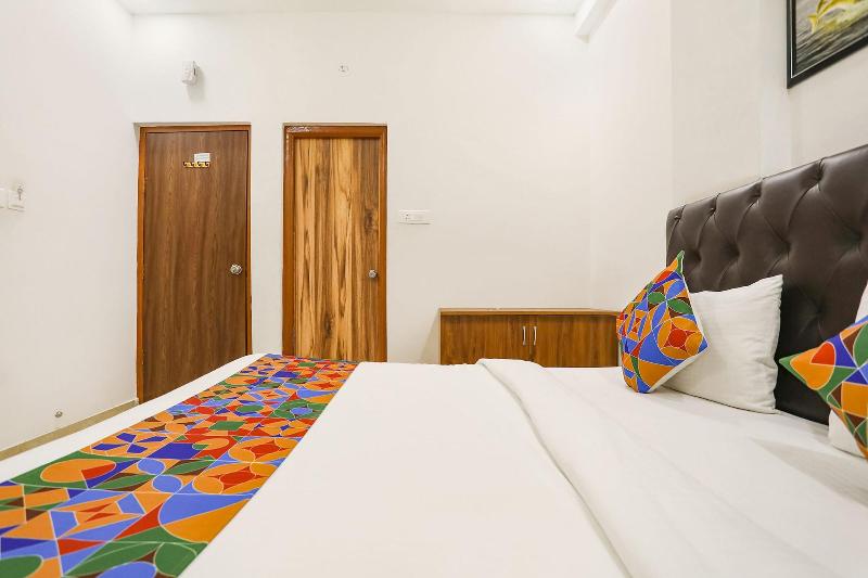 Fabhotel Runway Inn image