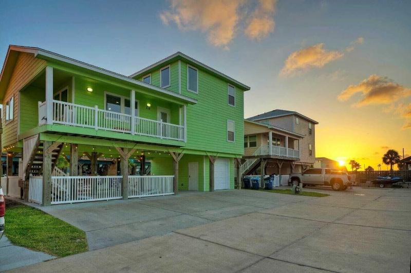Reel Life Dreams By Avantstay Pool Near Beach — main photo