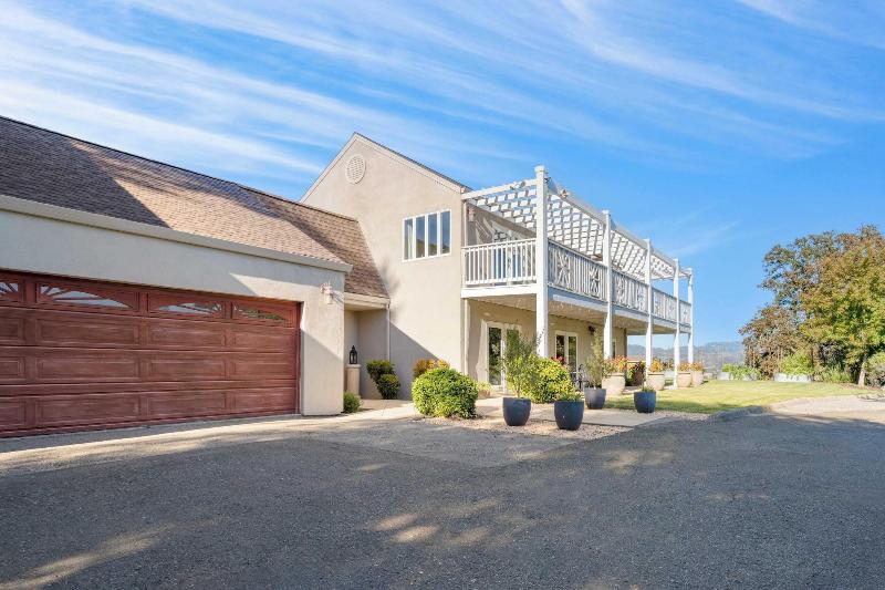 Sonoma Sunshine By Avantstay Countryside Views image