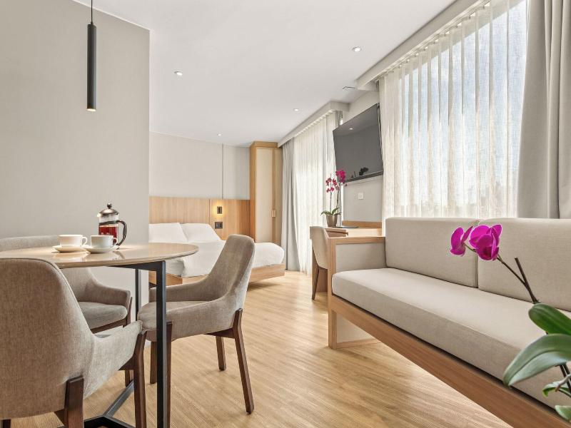 Nodo Hotel image