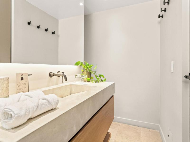 Nodo Hotel image