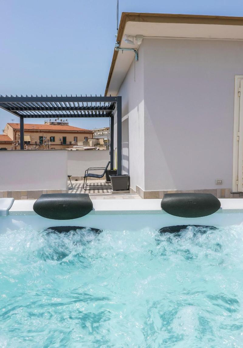 Rooftop Parthenopeo Contemporary Rooms image