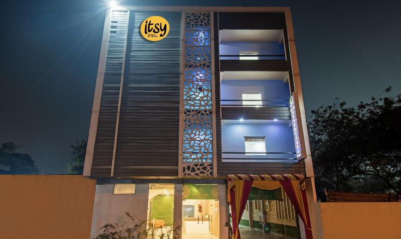 Itsy Hotels Avani Stays Vyttila Kochi image
