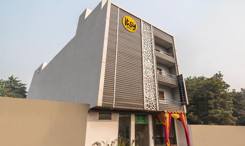 Itsy Hotels Avani Stays Vyttila Kochi image