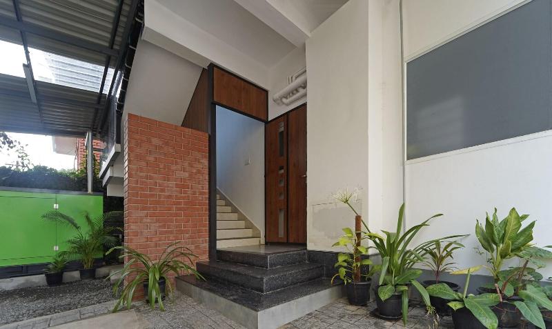 Itsy Hotels Avani Stays Vyttila Kochi image
