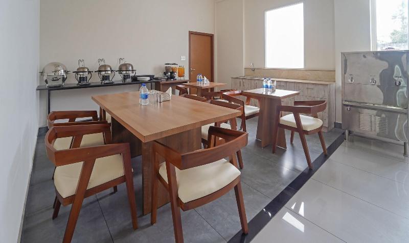 Itsy Hotels Avani Stays Vyttila Kochi image