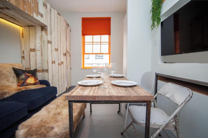 Higgihaus 26 Clare Street Aparthotel image
