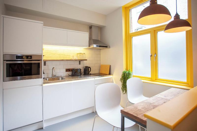 Higgihaus 26 Clare Street Aparthotel image