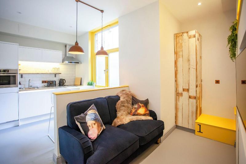 Higgihaus 26 Clare Street Aparthotel image