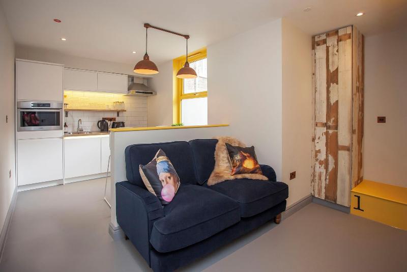 Higgihaus 26 Clare Street Aparthotel image