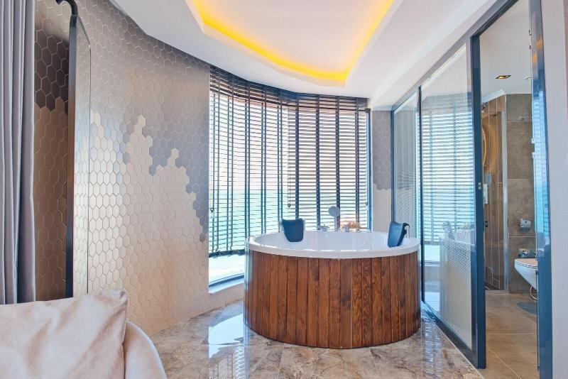 Maritimo Hotel image