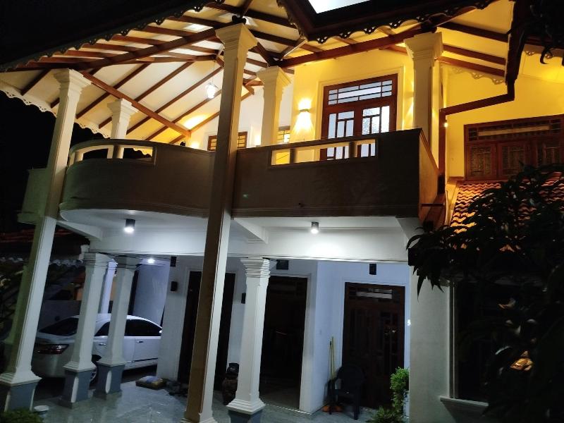 Cosy White Palace — photo 3