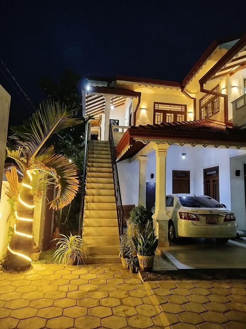 Cosy White Palace — photo 4