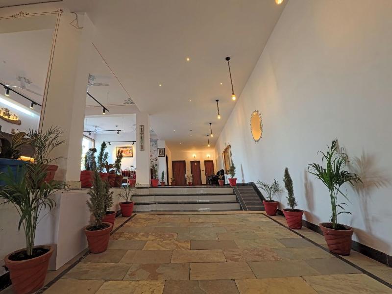 Dera Pichola A Lake Facing Hotel image