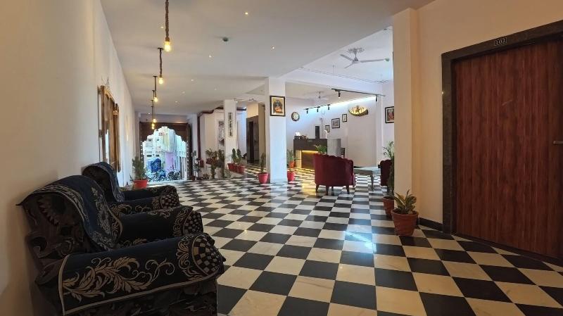 Dera Pichola A Lake Facing Hotel image