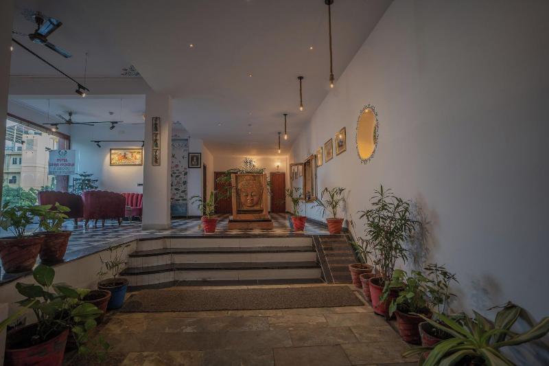 Dera Pichola A Lake Facing Hotel image