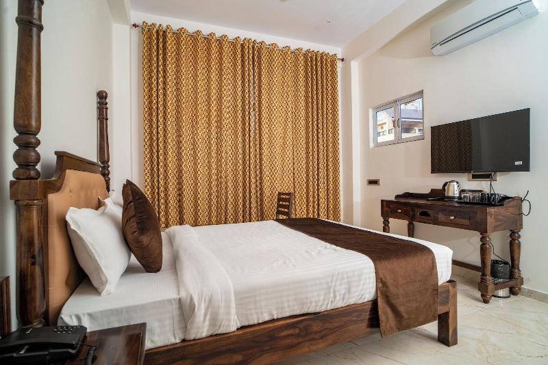 Dera Pichola A Lake Facing Hotel image