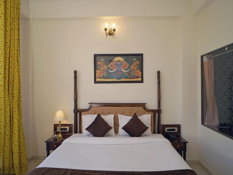 Dera Pichola A Lake Facing Hotel image
