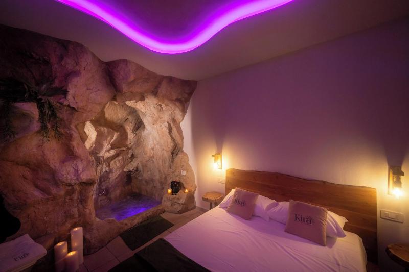 Kira Suite And Rooms image