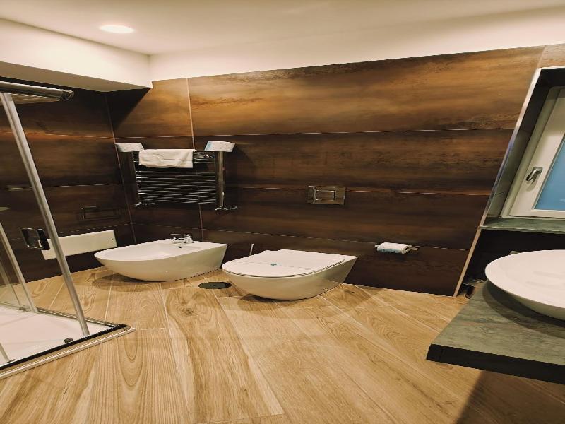 Kira Suite And Rooms image