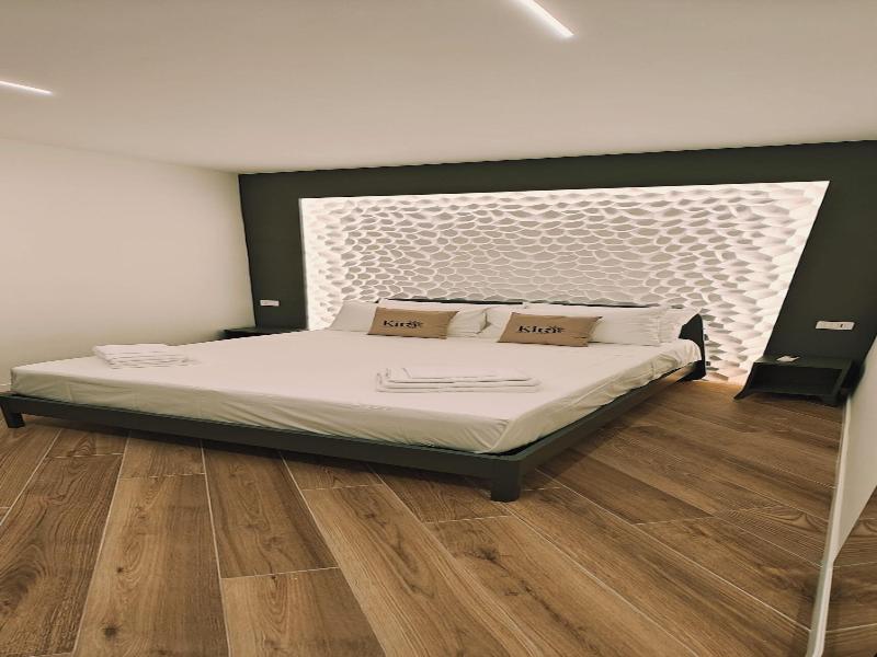Kira Suite And Rooms image