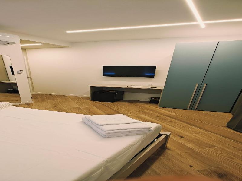 Kira Suite And Rooms image