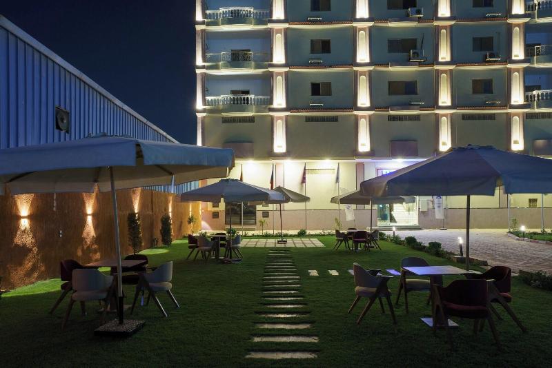 Pyramids Sunshine Inn image