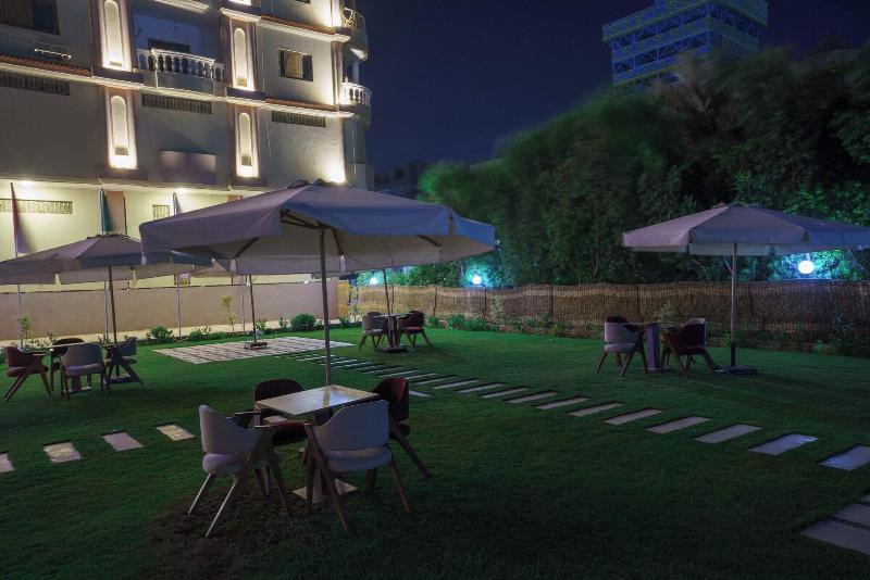 Pyramids Sunshine Inn image