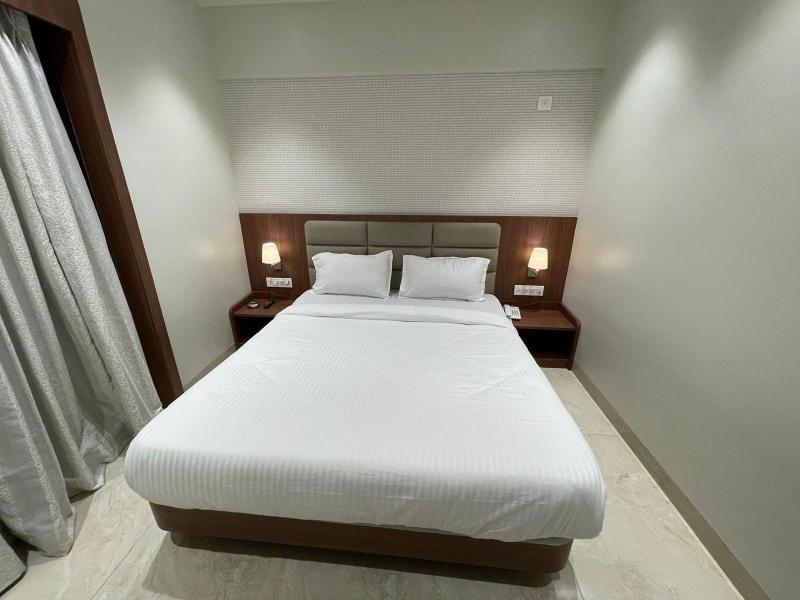 Hotel The West Coast image