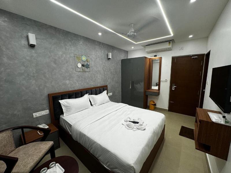 Royal Luxe Business Class Hotel image