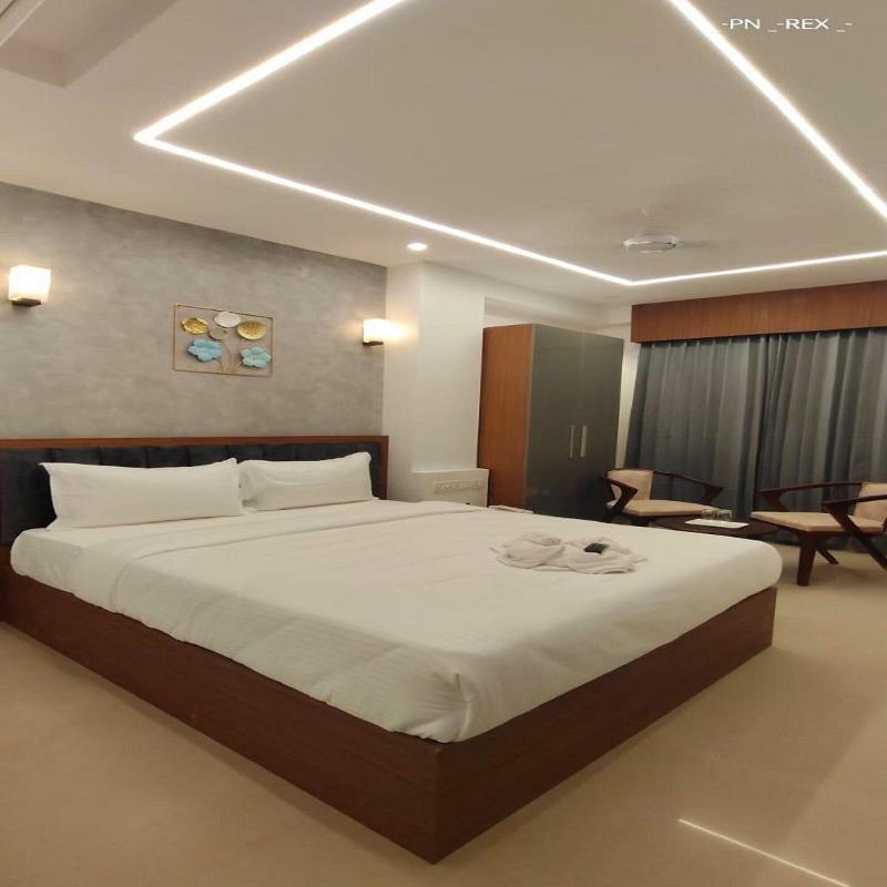 Royal Luxe Business Class Hotel image