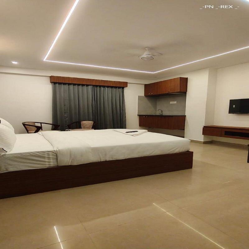 Royal Luxe Business Class Hotel image
