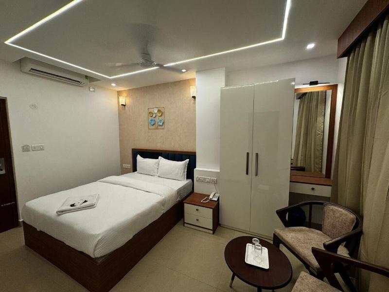 Royal Luxe Business Class Hotel image
