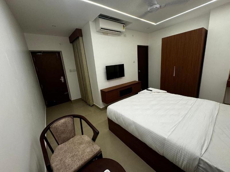 Royal Luxe Business Class Hotel image