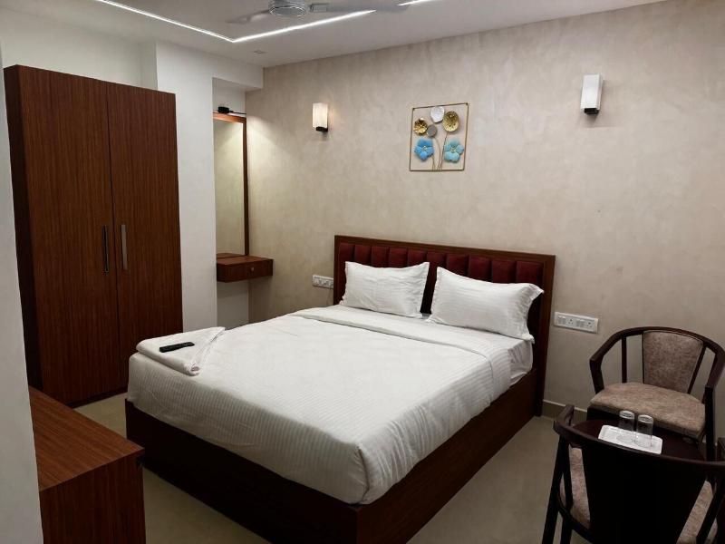 Royal Luxe Business Class Hotel image