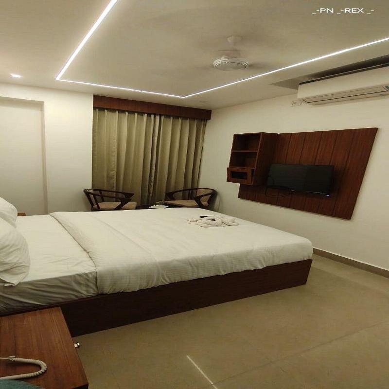Royal Luxe Business Class Hotel image