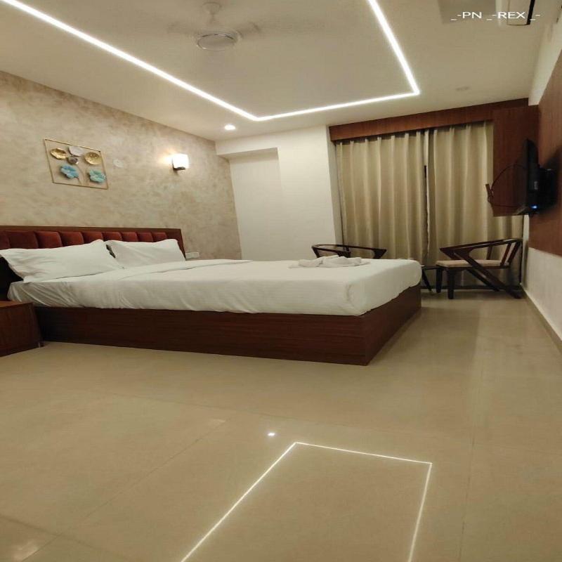 Royal Luxe Business Class Hotel image