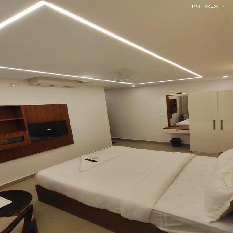 Royal Luxe Business Class Hotel image