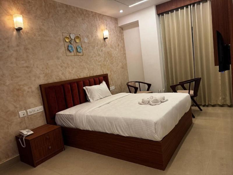 Royal Luxe Business Class Hotel image