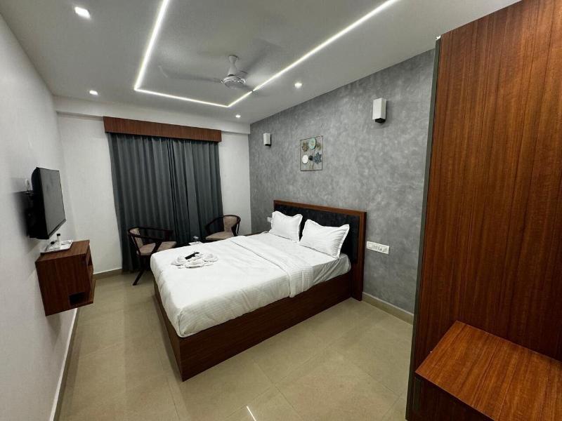 Royal Luxe Business Class Hotel image
