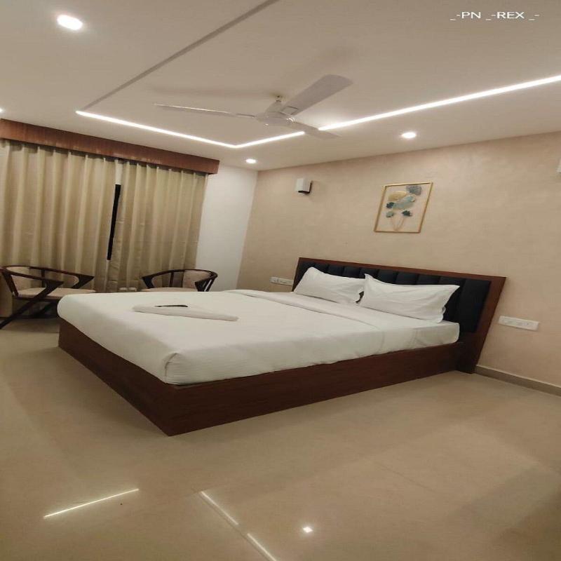 Royal Luxe Business Class Hotel image