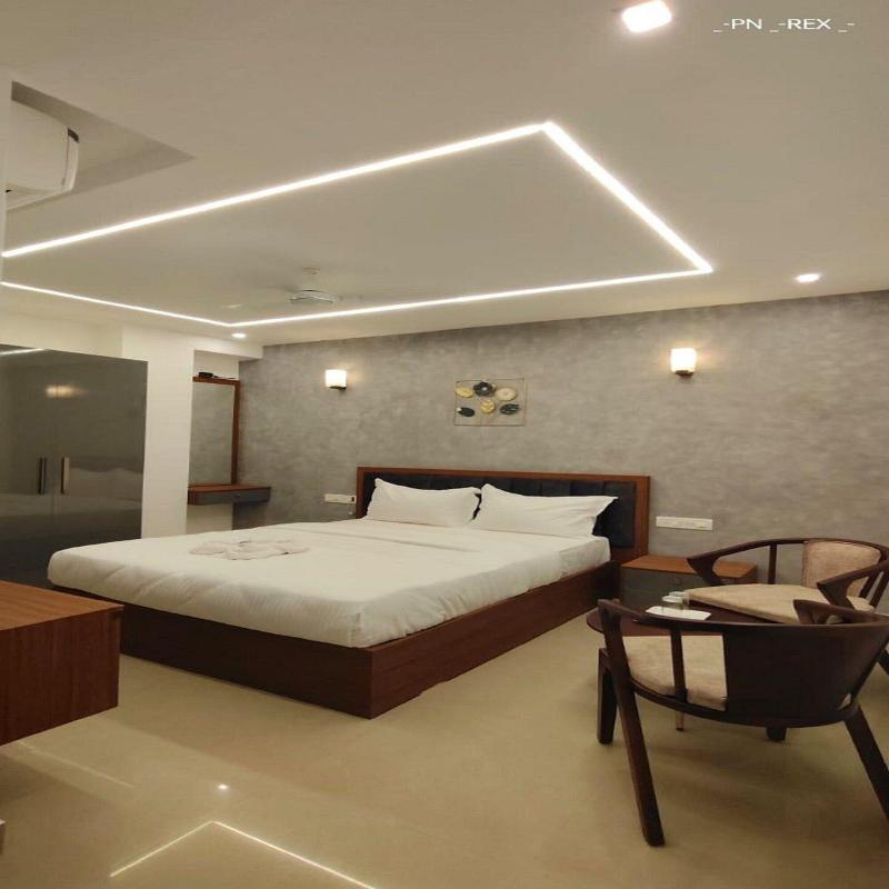 Royal Luxe Business Class Hotel image