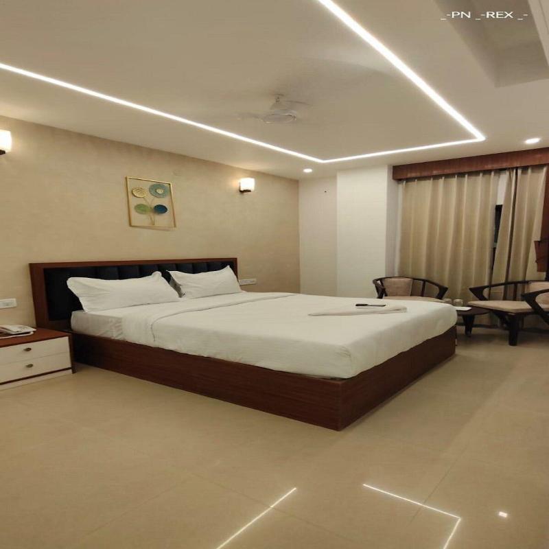 Royal Luxe Business Class Hotel image