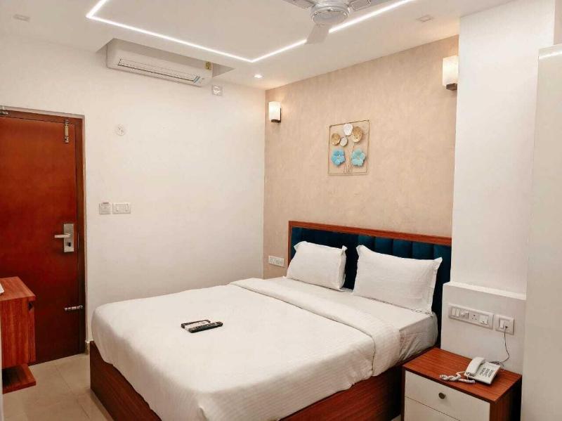 Royal Luxe Business Class Hotel image