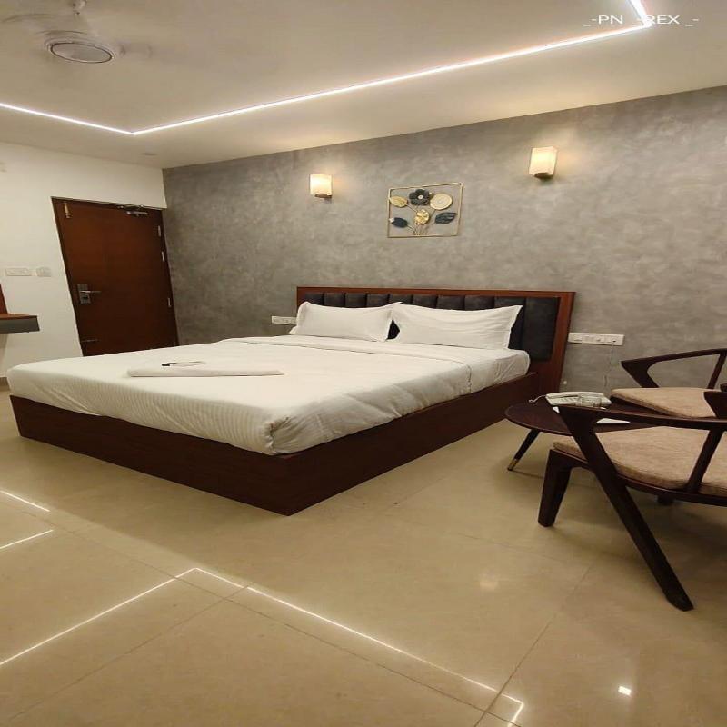 Royal Luxe Business Class Hotel image