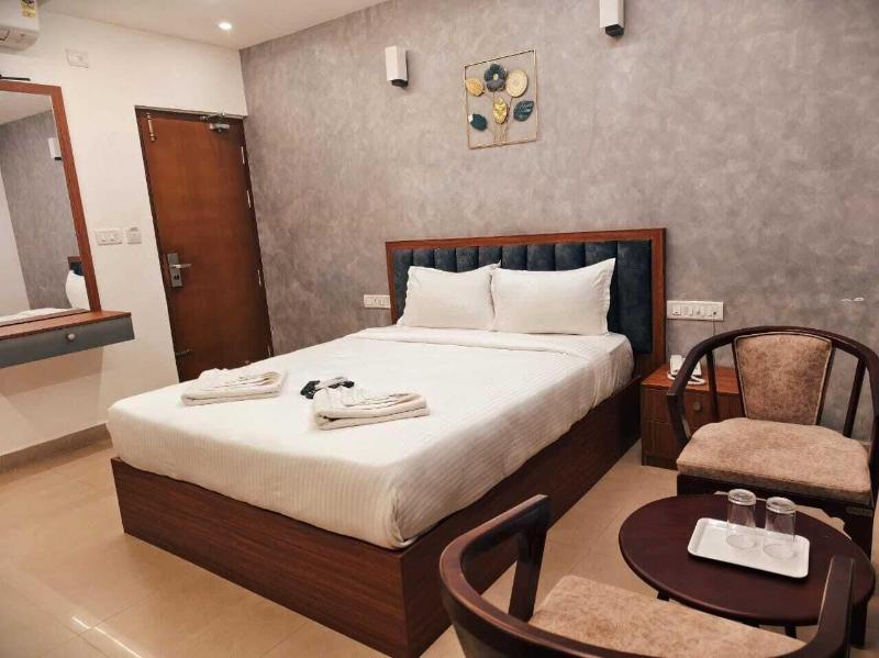 Royal Luxe Business Class Hotel image