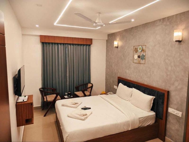Royal Luxe Business Class Hotel image