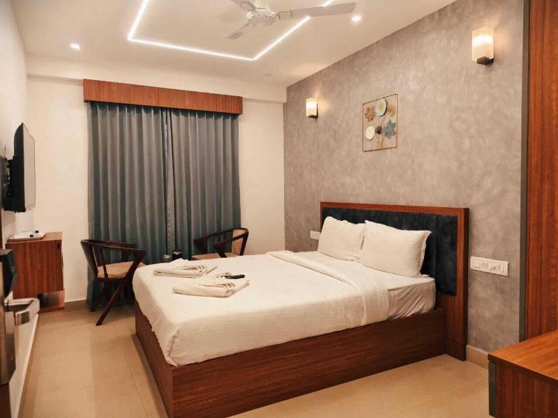 Royal Luxe Business Class Hotel image
