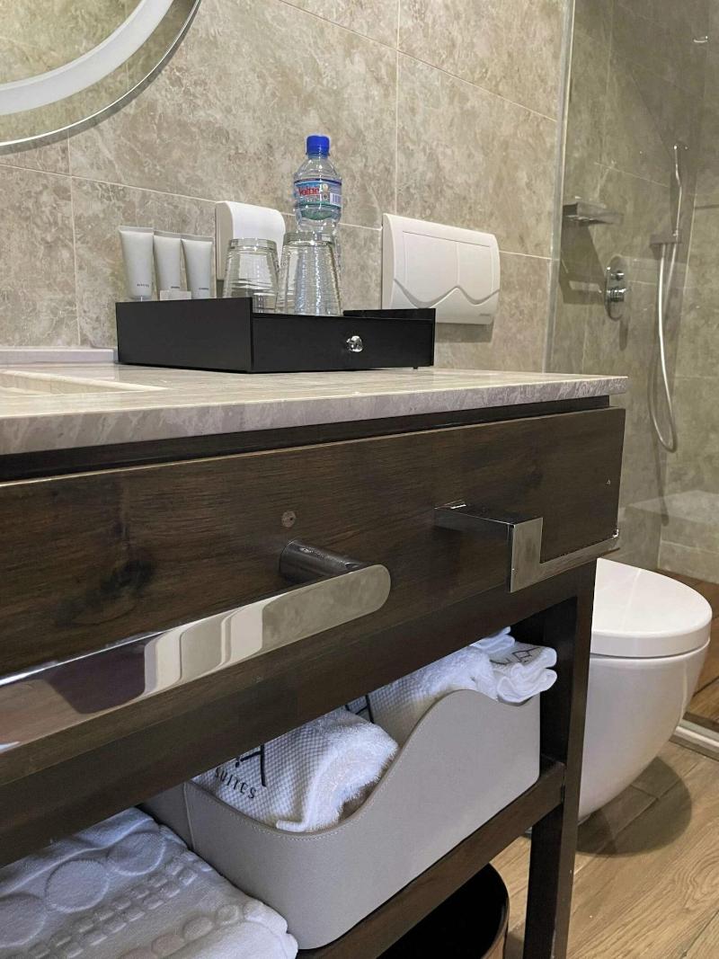 Cika Golden Hotel And Suites image