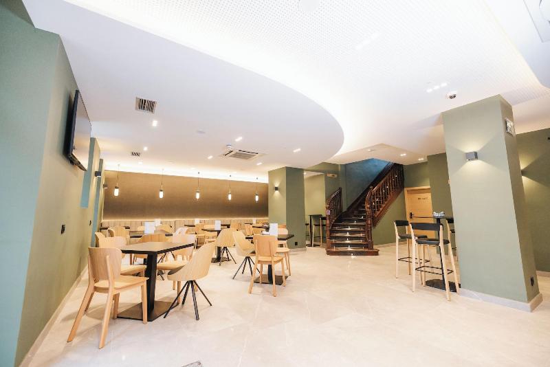 Hotel Mondraga N image